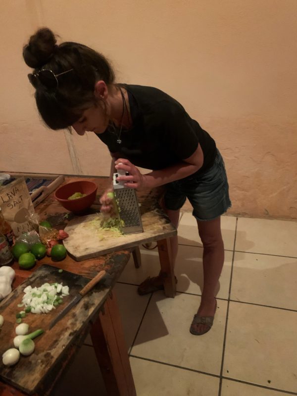 Vorbereitungen für den Green-Mango Salat