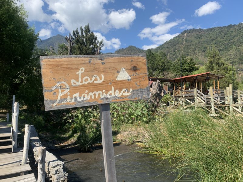 Las Piramides del Ka am Ufer des Lago Atitlan